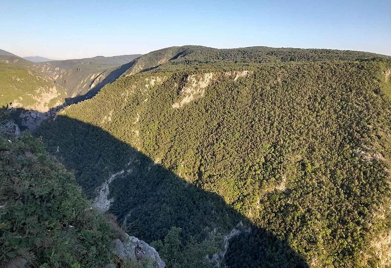 Roadtrip na Balkán: Škoda Enyaq dojela až pod skokanské můstky v Bosně a Hercegovině. A nejen tam