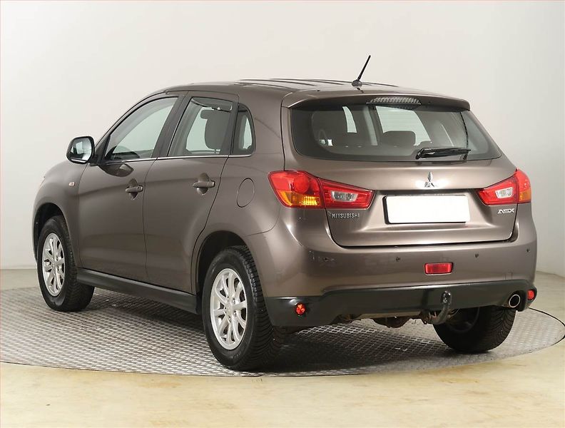 Mitsubishi ASX (2015) 1.8 DI-D MIVEC, 4X4, Tempomat - fotka 4 z 18