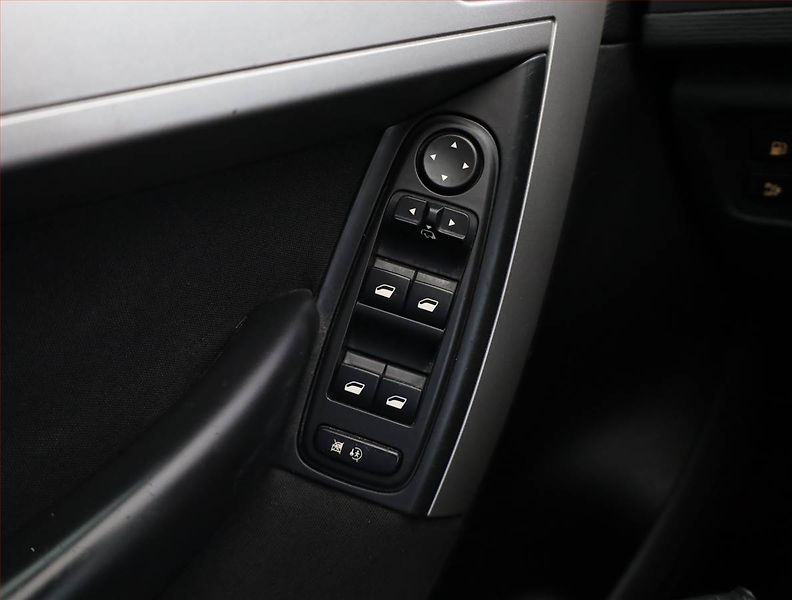 Citroën C4 Picasso (2012) 1.6 HDi, 7 míst, jezdí výborně - fotka 12 z 17