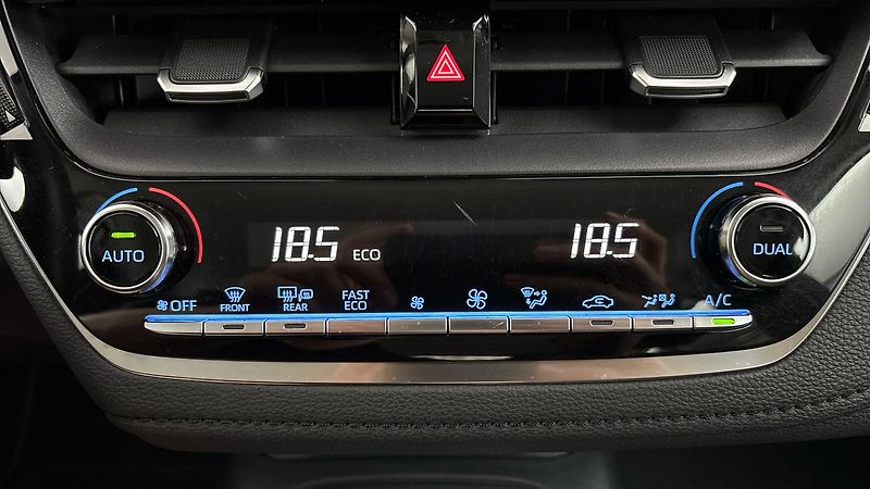 Toyota Corolla 1.8 Hybrid AUT Active Sedan - fotka 13 z 25