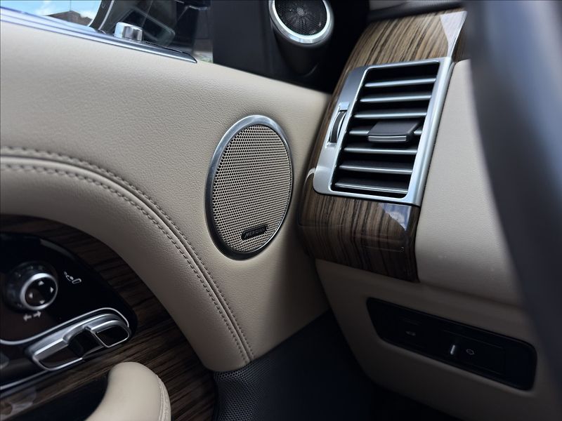 Land Rover Range Rover 4,4 V8 Autobiography - fotka 24 z 31