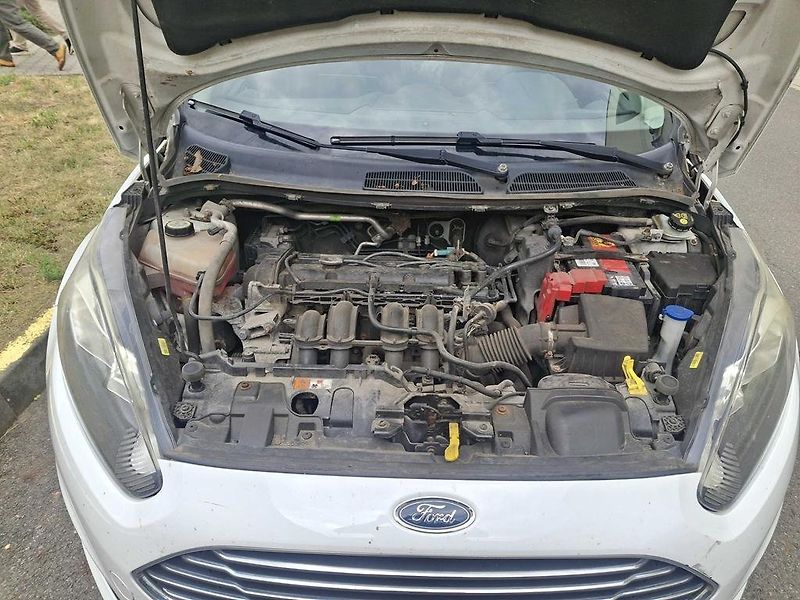 Ford Fiesta 1,2 - fotka 21 z 27