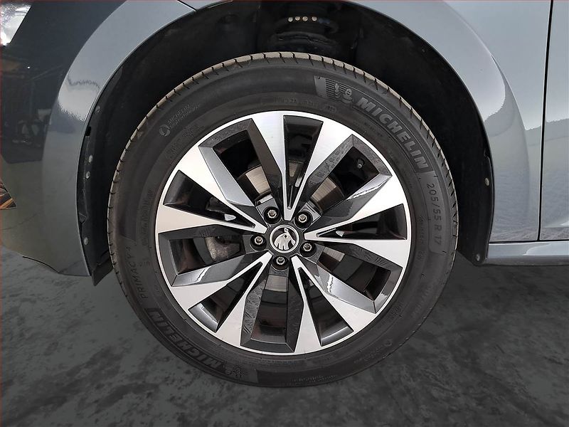 Škoda Kamiq (2021) Ambition Plus 1.0 TSI - fotka 15 z 22