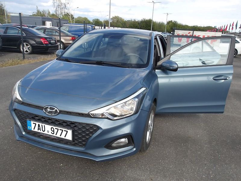 Hyundai i20 1,2i 1.MAJ.! NAJ.62000 km !!! - fotka 7 z 29