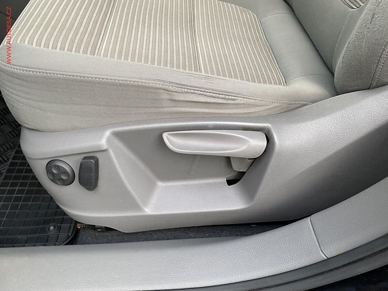 Seat Alhambra (2012) 2.0TDi, AC, výhřev sed. - fotka 14 z 16