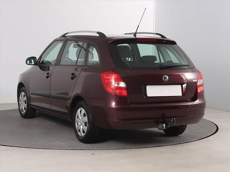 Škoda Fabia (2011) 1.2 TSI, Park. senzory - fotka 4 z 14