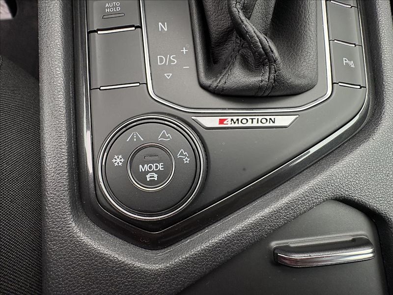 Volkswagen Tiguan 2,0 TDi 140kW 4M,Led,ACC,Highl - fotka 12 z 41