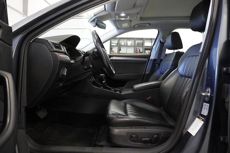 Škoda Superb 1,5 TSI SPORT LINE DSG - fotka 13 z 40