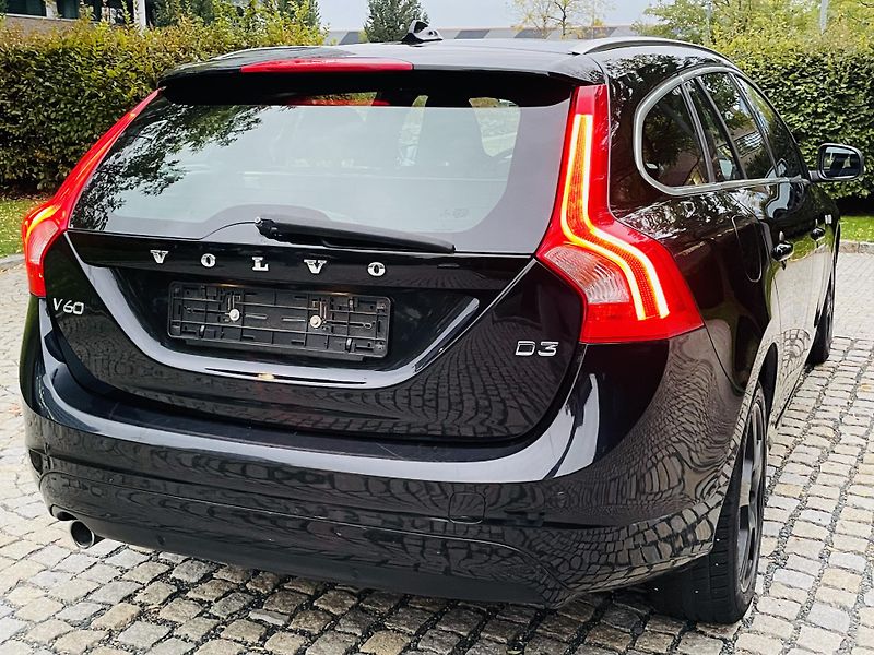 Volvo V60 2.0D 5VÁLEC AUT OCEAN RACE - fotka 12 z 41