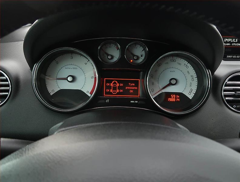 Peugeot 308 (2012) 1.6 HDi, Navi, Xenony - fotka 16 z 17
