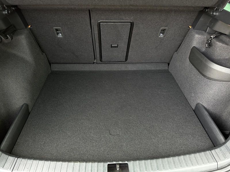 Škoda Karoq 1.5TSi Top & Selection 150PS L - fotka 42 z 43