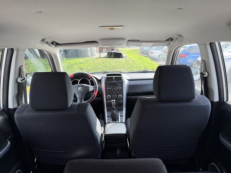 Suzuki Grand Vitara 2.0i 4x4,AC - fotka 11 z 21