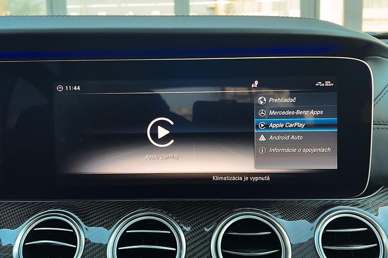 Mercedes-Benz Třídy E (2017) E63S AMG 4Matic+ V8 Biturbo - fotka 69 z 99