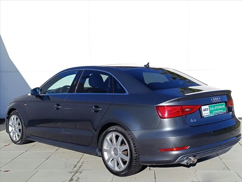 Audi A3 2,0 TDi S-Line Navi,Bi-xenon - fotka 11 z 39