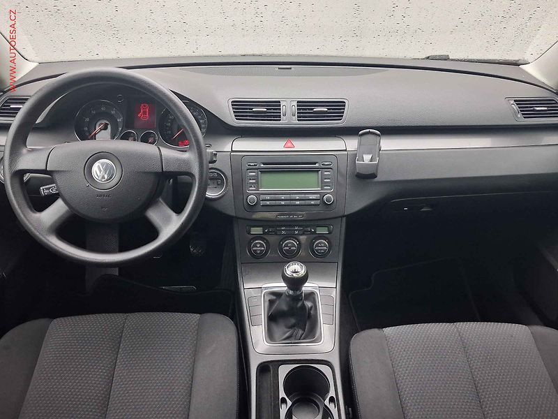 Volkswagen Passat (2006) 1.6i, autoAC, temp - fotka 8 z 15