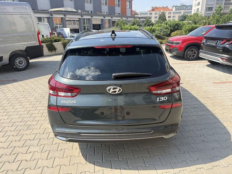 Hyundai i30 WG 26 1,6TGDI DCT STYLE - fotka 4 z 9