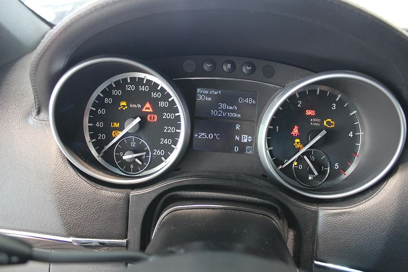 Mercedes-Benz GL (2012) 350CDi 4Matic,ČR,Grand Edition - fotka 9 z 19