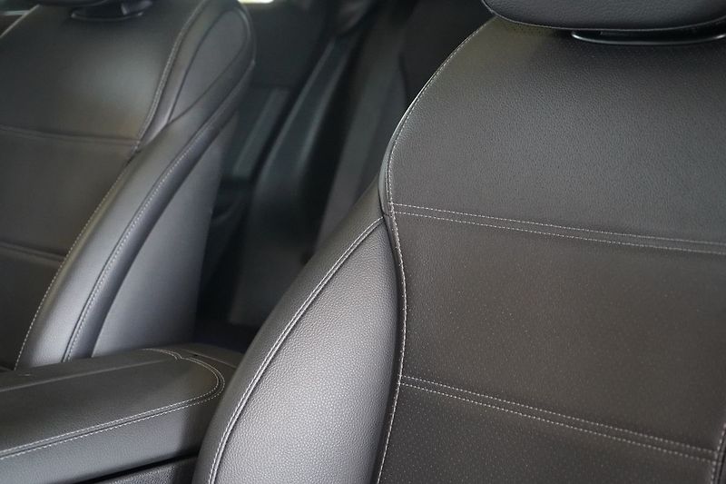 Mercedes-Benz GLC 220d Kupé 4M AMG, Masáž, 360° - fotka 20 z 50