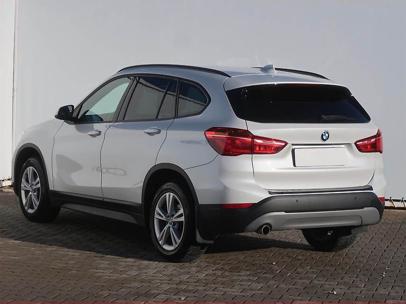 BMW X1 (2017) sDrive18d, Automat, Serv.kniha - fotka 4 z 19