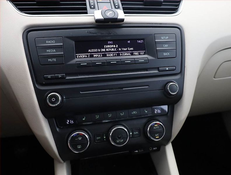 Škoda Octavia (2013) Elegance 2.0 TDI, Serv.kniha - fotka 9 z 14