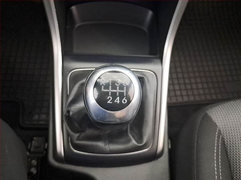 Hyundai i30 (2014) Trikolor 1.6 MPI, Tempomat - fotka 13 z 17