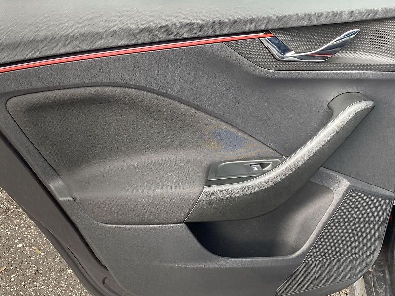 Škoda Kamiq (2022) 1.0 TSI DSG Monte Carlo - fotka 26 z 38