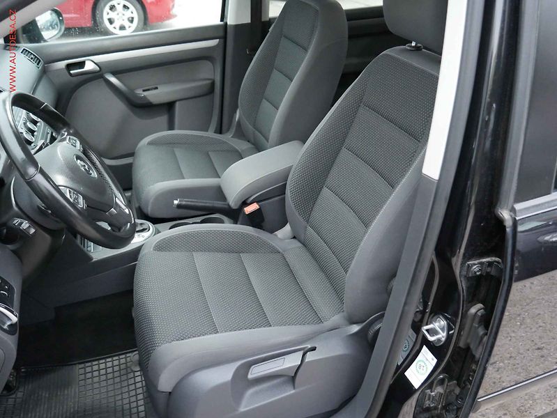 Volkswagen Touran (2014) 2.0TDi, DSG, park.asist - fotka 9 z 16