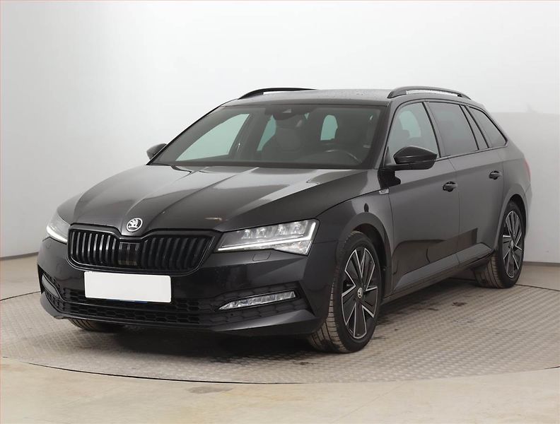 Škoda Superb (2023) Sportline 1.5 TSI - fotka 2 z 28
