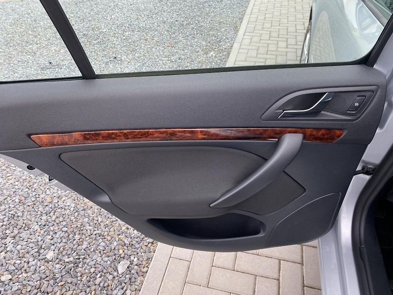 Škoda Octavia 1.4 TSI 90kW -ELEGANCE-PDC-ALU - fotka 31 z 44