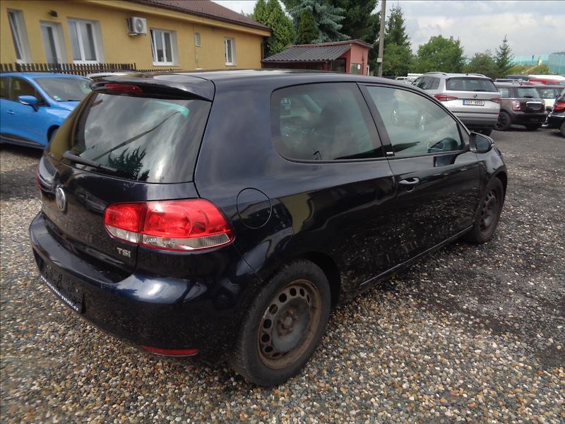 Volkswagen Golf (2011) 1,2 - fotka 8 z 19