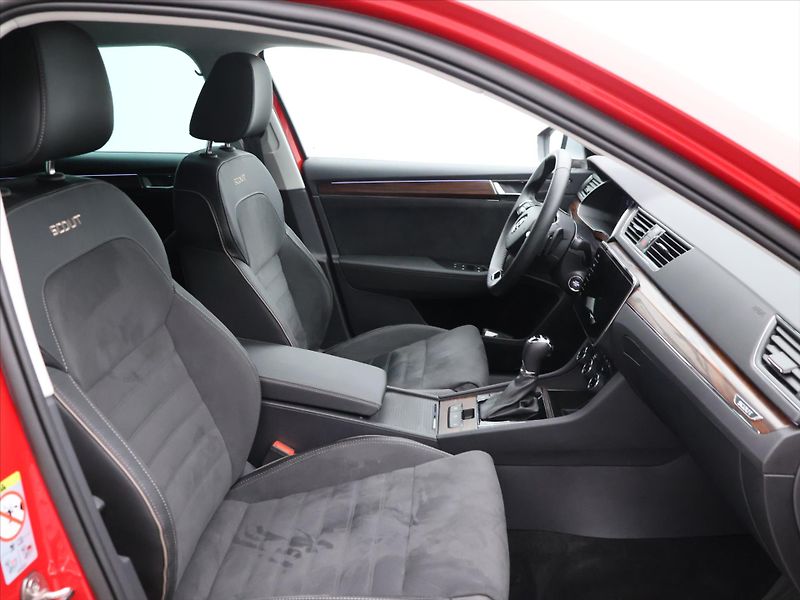 Škoda Superb 2.0 TSI 206KW 4X4 SCOUT CZ - fotka 12 z 39