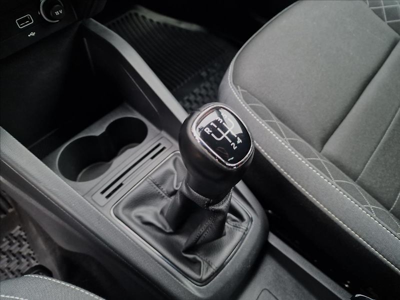 Škoda Fabia 1.0 TSI TOUR,ČR,1.Majitel - fotka 33 z 48