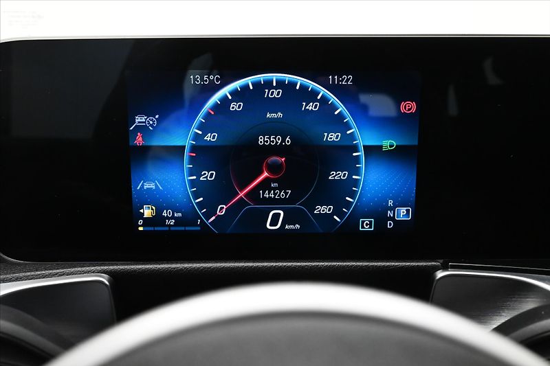 Mercedes-Benz GLB 2,0 220d 140kW 4MATIC Záruka a - fotka 16 z 31