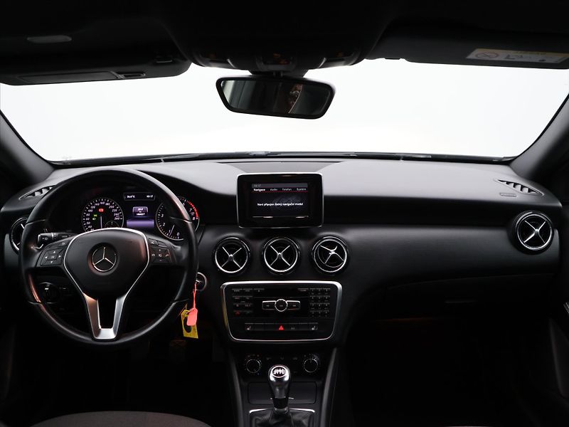 Mercedes-Benz Třídy A 1,6 200 115kW Sport - fotka 25 z 33