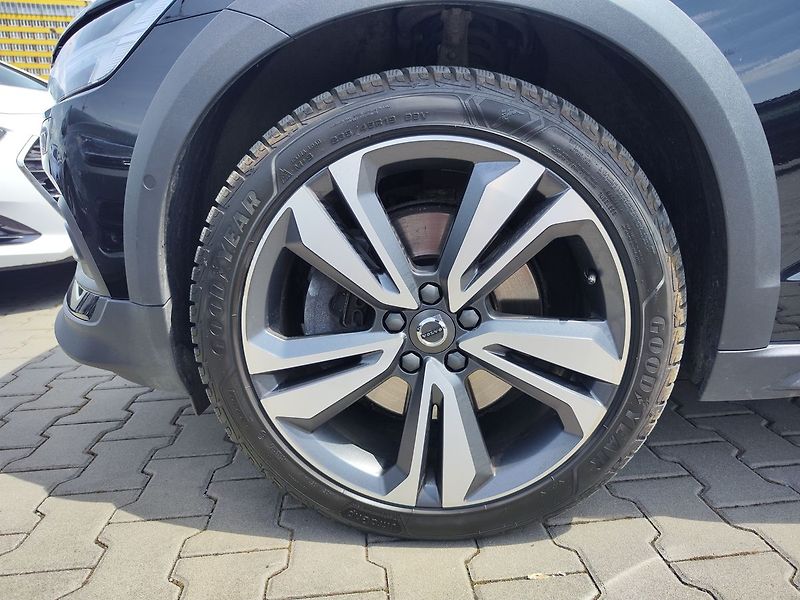 Volvo V60 B4/145kW AWD Auto Plus My24 - fotka 36 z 36