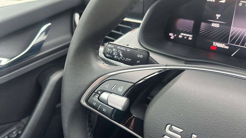 Škoda Scala Top Selection 1,0 TSI 85kW MT6 - fotka 10 z 26
