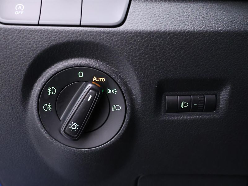 Škoda Fabia 1,2 TSI 81kW Style CZ 1.Maj. - fotka 15 z 32