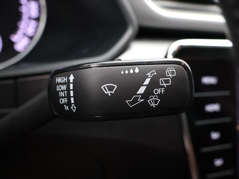 Škoda Superb 2,0 TDI 110kW DSG Style - fotka 23 z 35