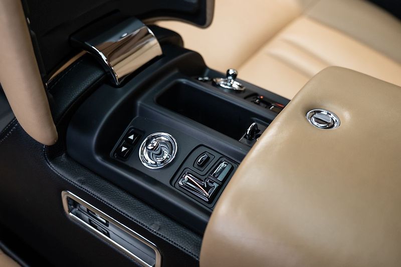 Rolls-Royce Phantom 360/Vyhřívaná sedadla - fotka 18 z 29