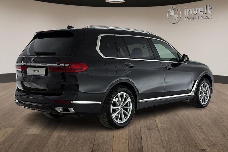BMW X7 xDrive30d - fotka 3 z 28