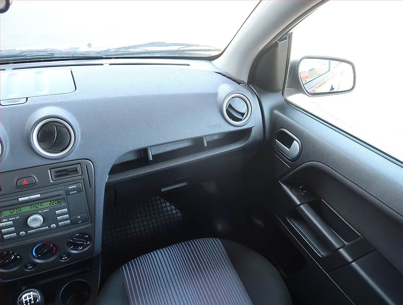 Ford Fusion (2009) 1.4 - fotka 8 z 17