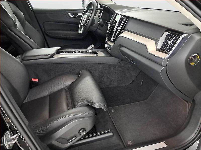 Volvo XC60 (2021) Inscription B4 AWD - fotka 9 z 27