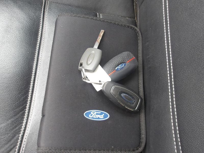 Ford Kuga 2,0TDCi TITANIUM Aut. 4x4! - fotka 41 z 44