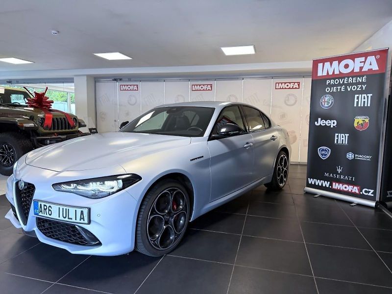 Alfa Romeo Giulia (2023) 2.0 T 280k AT8 ZF Q4 4x4 Compe - fotka 3 z 23