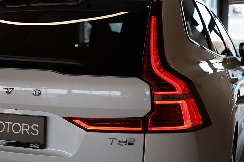Volvo XC60 T8 PLUS Dark, Ventilace, 360° - fotka 11 z 35