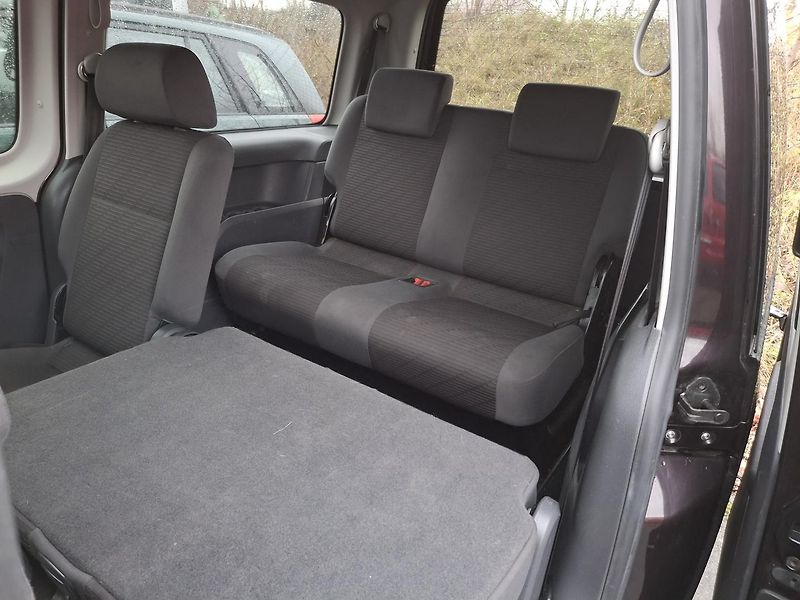Volkswagen Caddy Maxi TDI 4x4 7 míst  - fotka 16 z 35