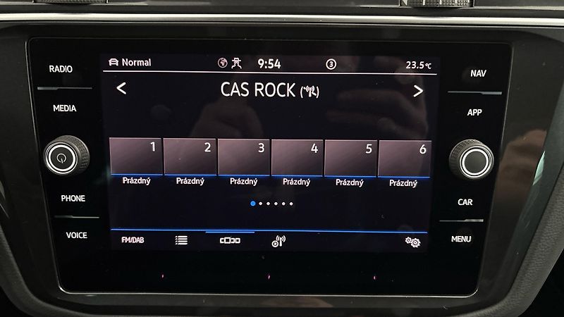 Volkswagen Tiguan 2.0 TDI DSG 4MOTION R-Line - fotka 11 z 32