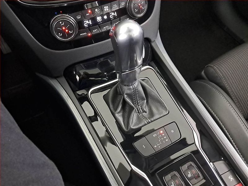 Peugeot 508 (2017) 2.0 BlueHDi, Automat, Navi - fotka 13 z 18