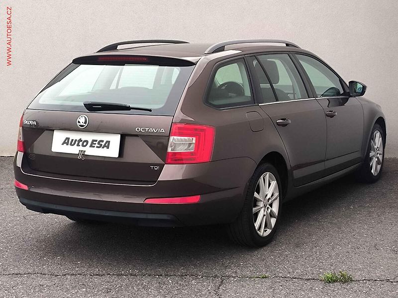 Škoda Octavia (2013) 1.6 TDi, DSG, park.čidla - fotka 4 z 23