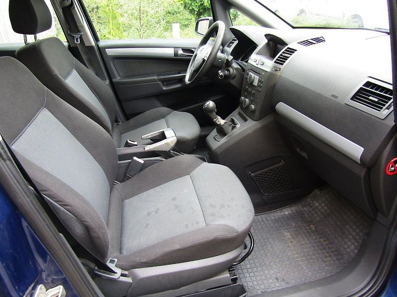 Opel Zafira (2005) 1.6 16V  7 MÍST - fotka 27 z 35